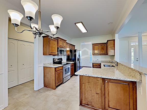 3rd image of 563 Summit Way