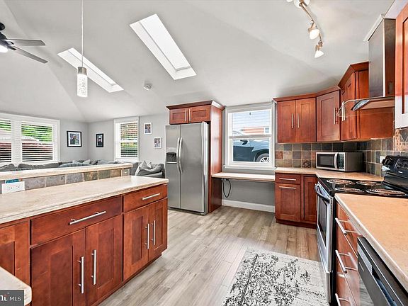 4th image of 837 Woodbrook Ln