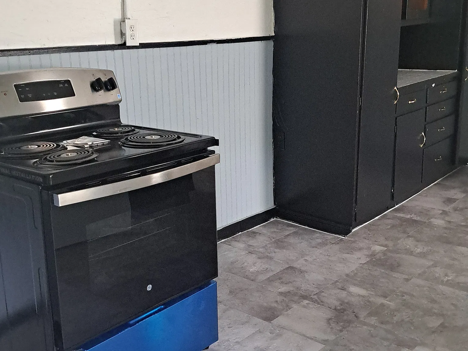 Studio, 645 sqft, $1,999 — Photo 2