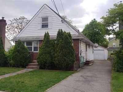 1011 N 7th St, New Hyde Park, NY, 11040