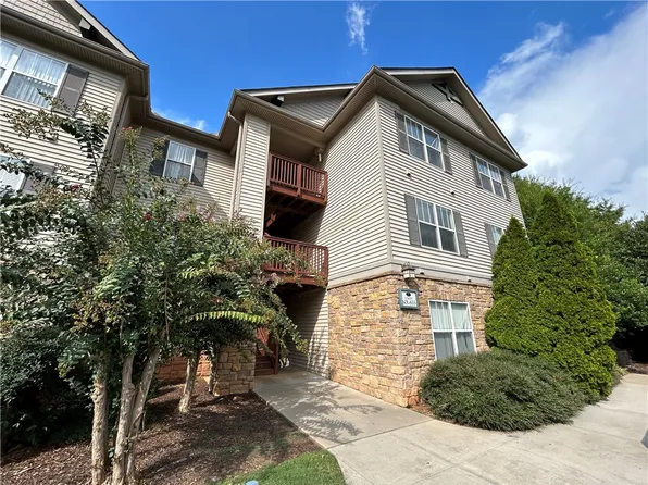 621 Harts Cove Way, Seneca, SC 29678