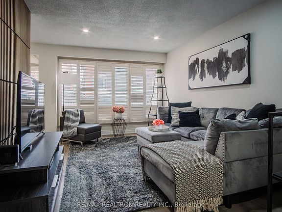 5th image of 1039 Rowntree Cres