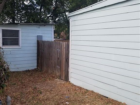 2nd image of 211 E Pioneer Dr