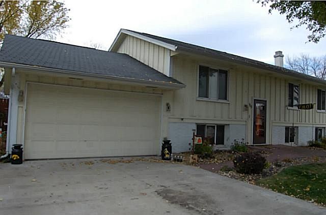 1st image of 302 NW Cameo Ln