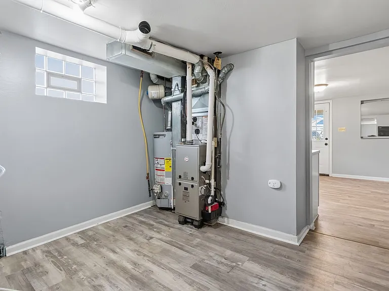 214 Campbell St — Photo 20