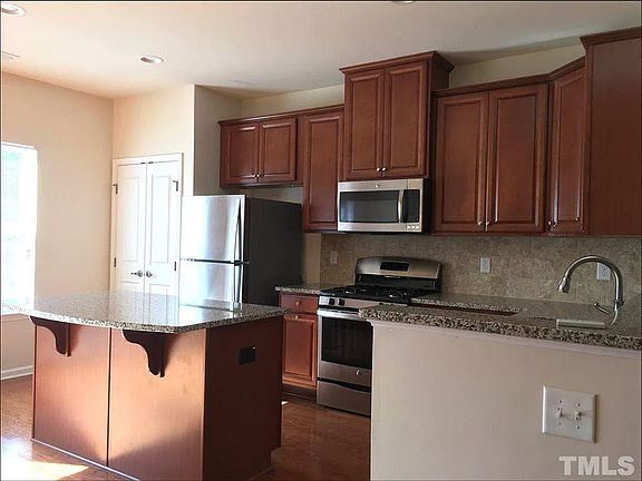 4th image of 515 Pemberwich Pl
