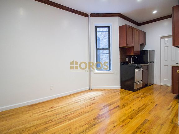3rd image of 215 E 10th St APT 15
