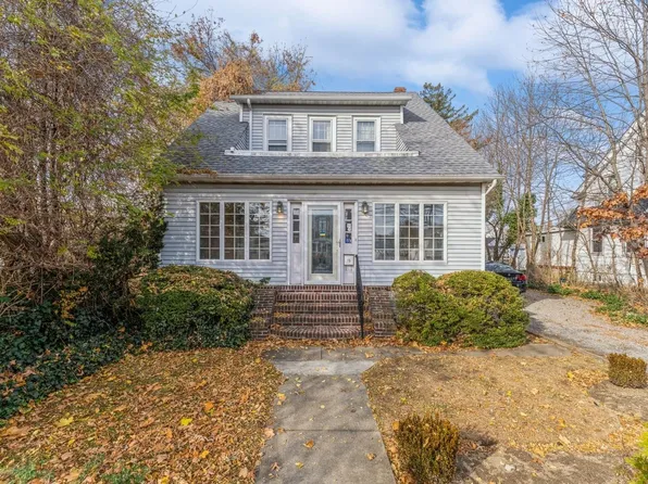 15 Catherine Street, Valley Stream, NY 11581