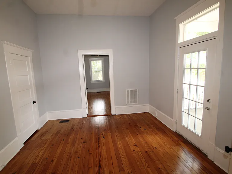 214 E 40th St #A — Photo 10
