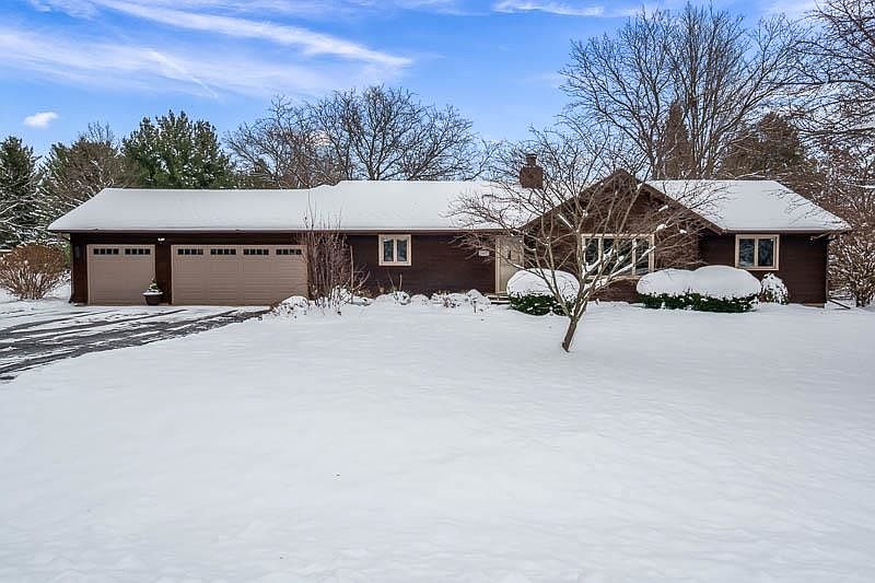 10077 Jesters Row, Roscoe, IL 61073 | Zillow