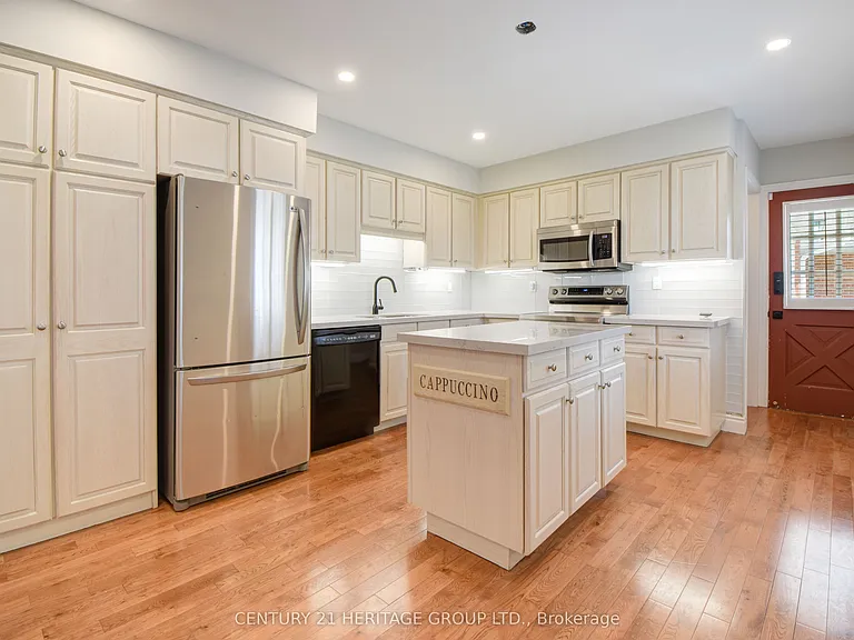 114 Elizabeth Grv — Photo 2