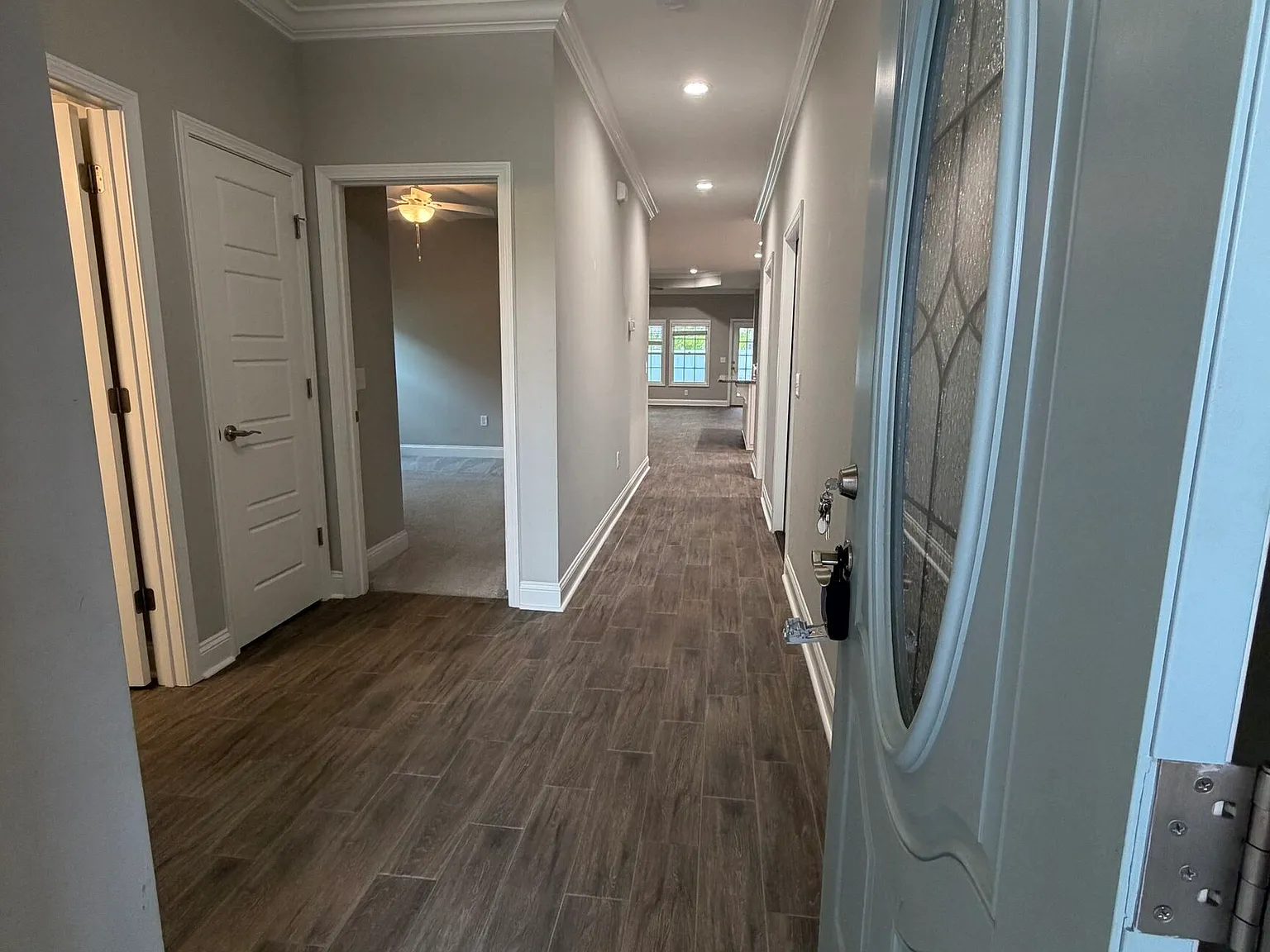 3 bed, 2.0 bath, 1800 sqft, $2,200 — Photo 2