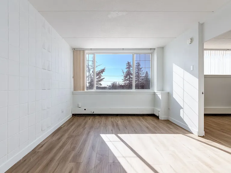 10 Frobisher Blvd SE — Photo 12