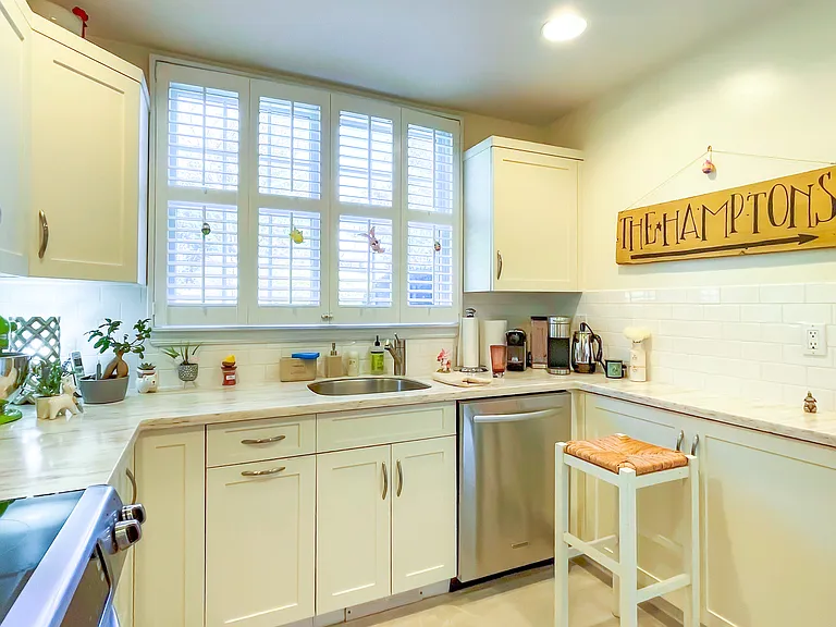 20 Hubbard Ln #106 — Photo 9