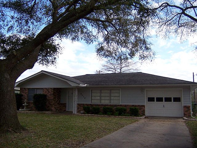 1st image of 2212 Hillcrest Dr