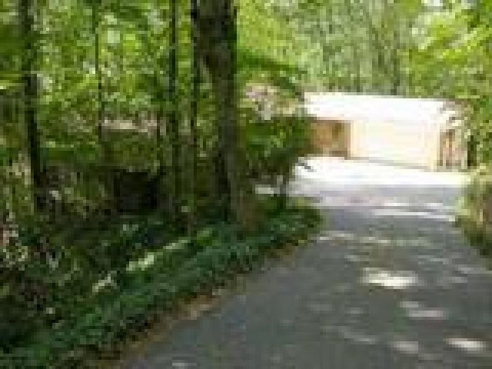 2nd image of 320 Riverview Rd