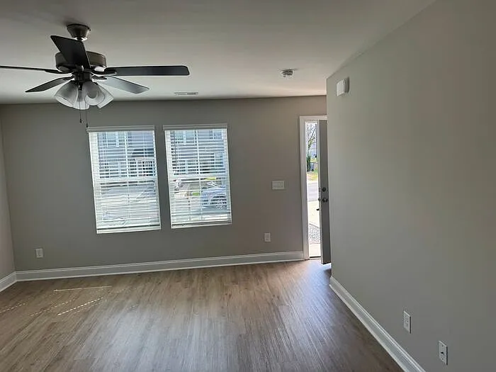 3 bed, 2.5 bath, 1188 sqft, $1,595 — Photo 3