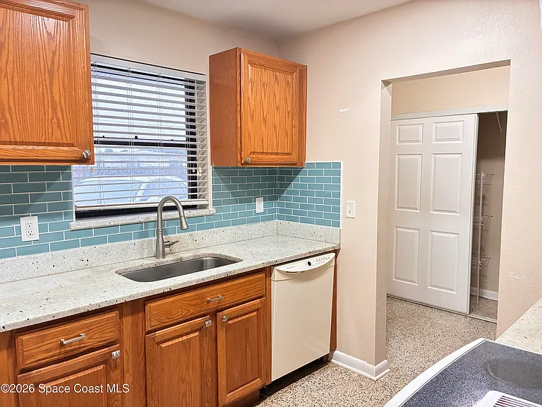 1010 Bianca Dr NE — Photo 6