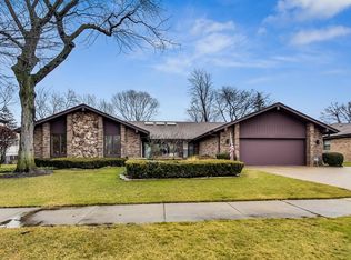 2405 Hampton Ln, Northbrook, IL 60062