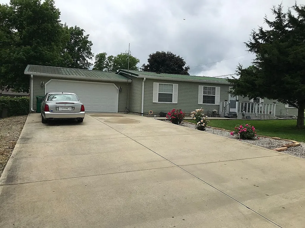 579 Love Ct photo 1