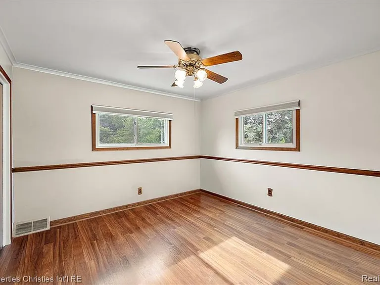 735 Novi St — Photo 25