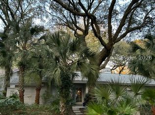 10 Hollyberry Ln, Hilton Head Island, SC 29928