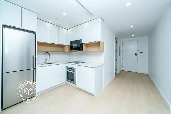 Rented by MySpaceNYC | media 24