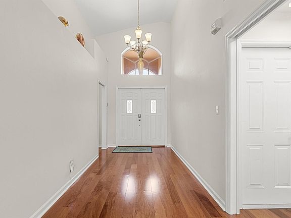 5th image of 108 Stirrup Ln