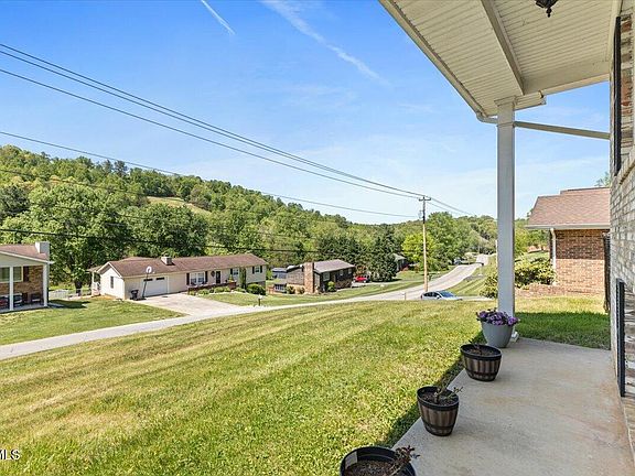 3rd image of 329 Summerville Rd