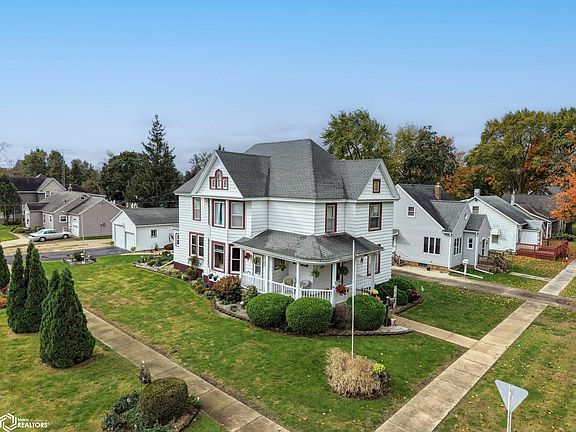 2nd image of 622 Avenue