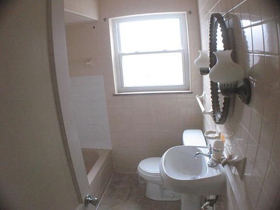 4th image of 6948 Gloria Dr