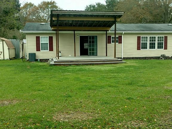 Back yard covered deck,, out side stoage shed