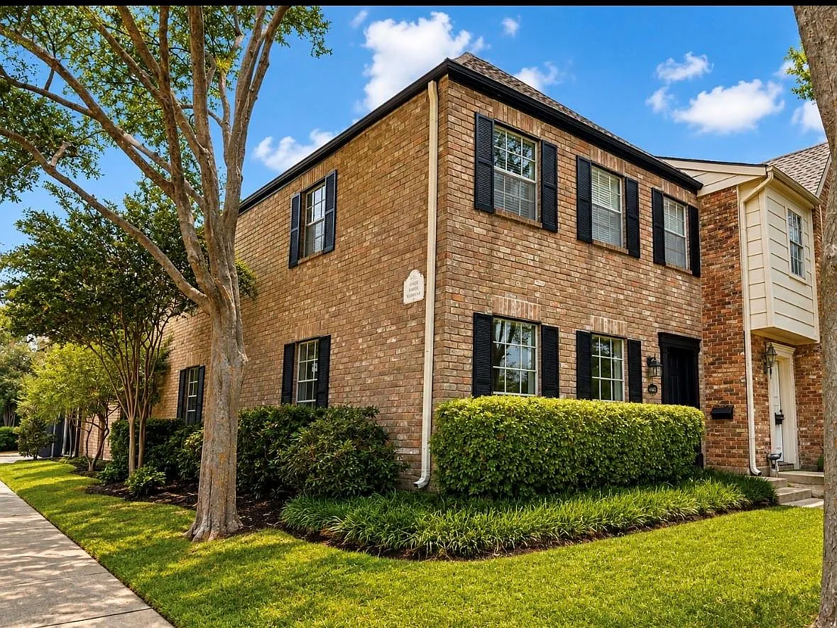 3 bed, 2.5 bath, 1886 sqft, $2,400 — Photo 3