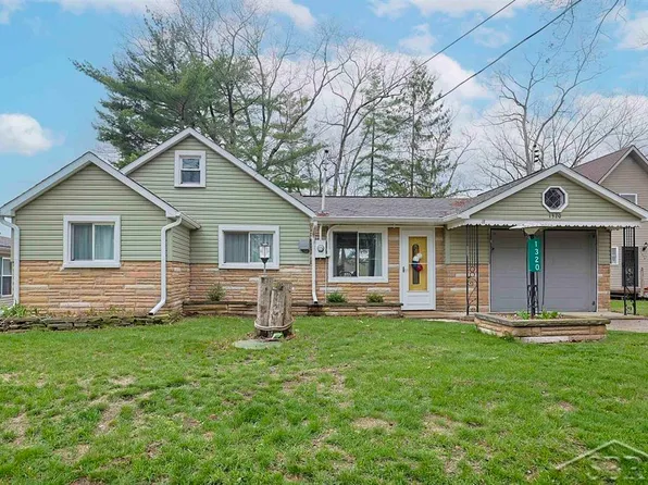 1320 Hillcrest Dr, Lake, MI 48632