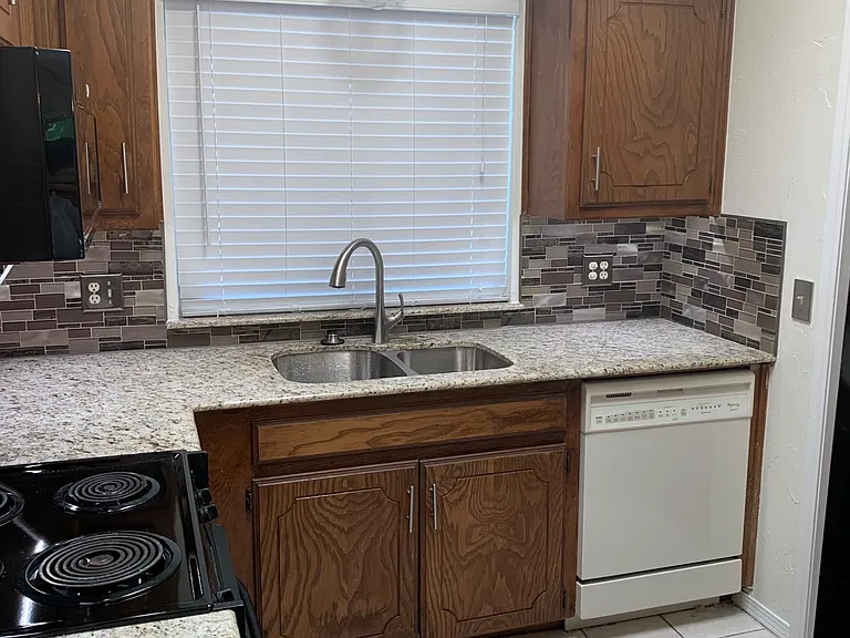 4764 Hemlock Cir — Photo 3