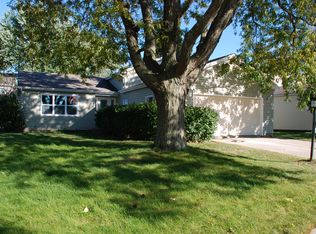 812 Garden Cir, Streamwood, IL 60107