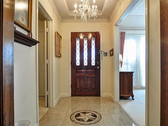 Entryway - Marble Flooring