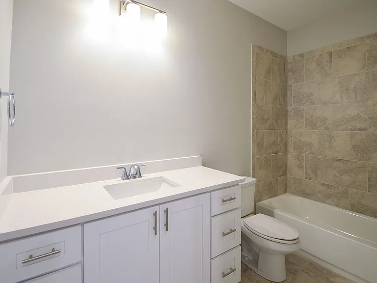 30 Lynn Ln #1002 — Photo 5