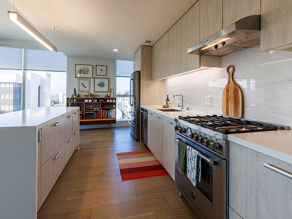 5th image of 188 W Saint James St #10702-95110