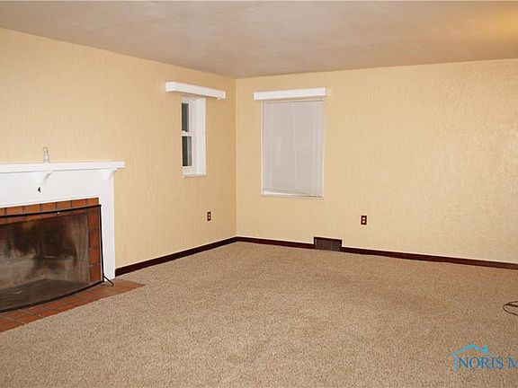 4th image of 903 N Grove St