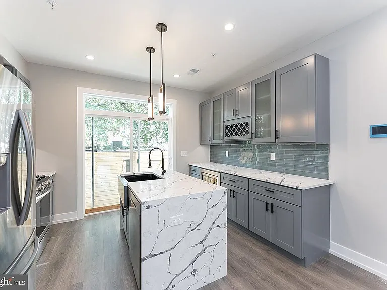 2127 N Randolph St — Photo 43