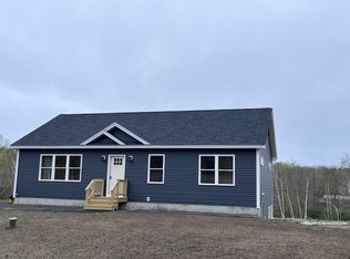 23 Hillside Dr, Raymond, ME 04071
