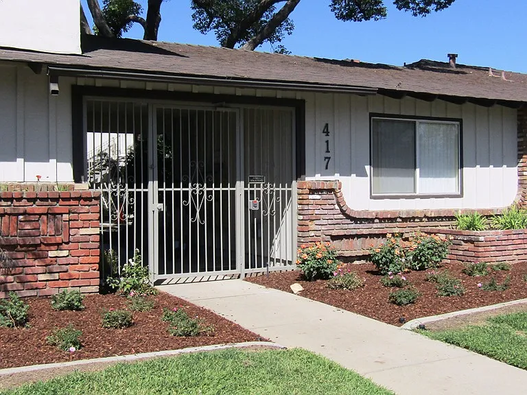 417 E Badillo St #8 — Photo 8