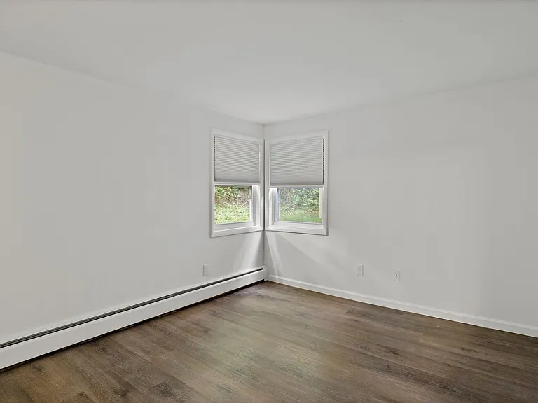 Creekside Apartments — Photo 30
