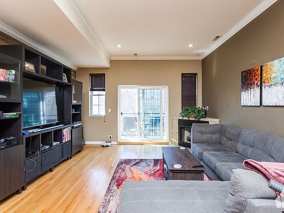 4th image of 3225 W Fullerton Ave #3SC