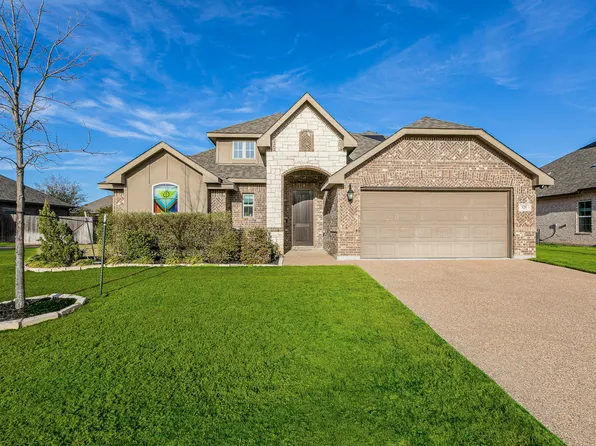 325 Woodhaven Trl, McGregor, TX 76657