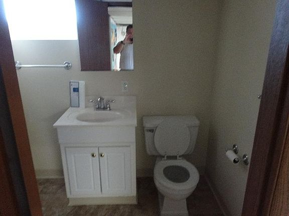 5th image of 627 Shady Dr E