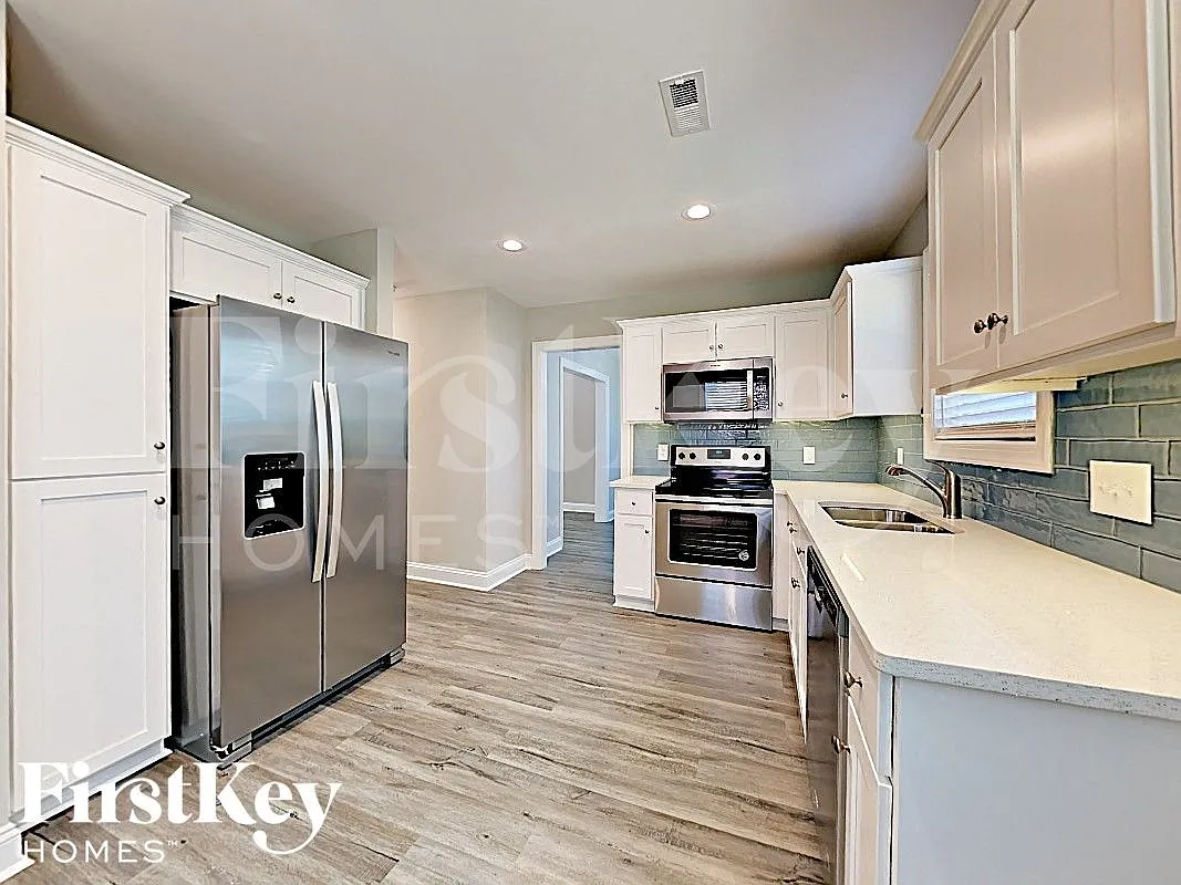 3 bed, 2.5 bath, 1300 sqft, $1,785 — Photo 4