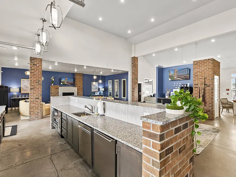 Comet Westgate — Photo 24