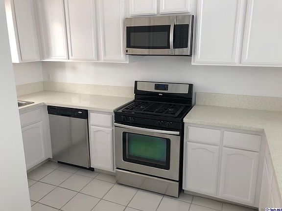 3rd image of 6828 Laurel Canyon Blvd Unit 202